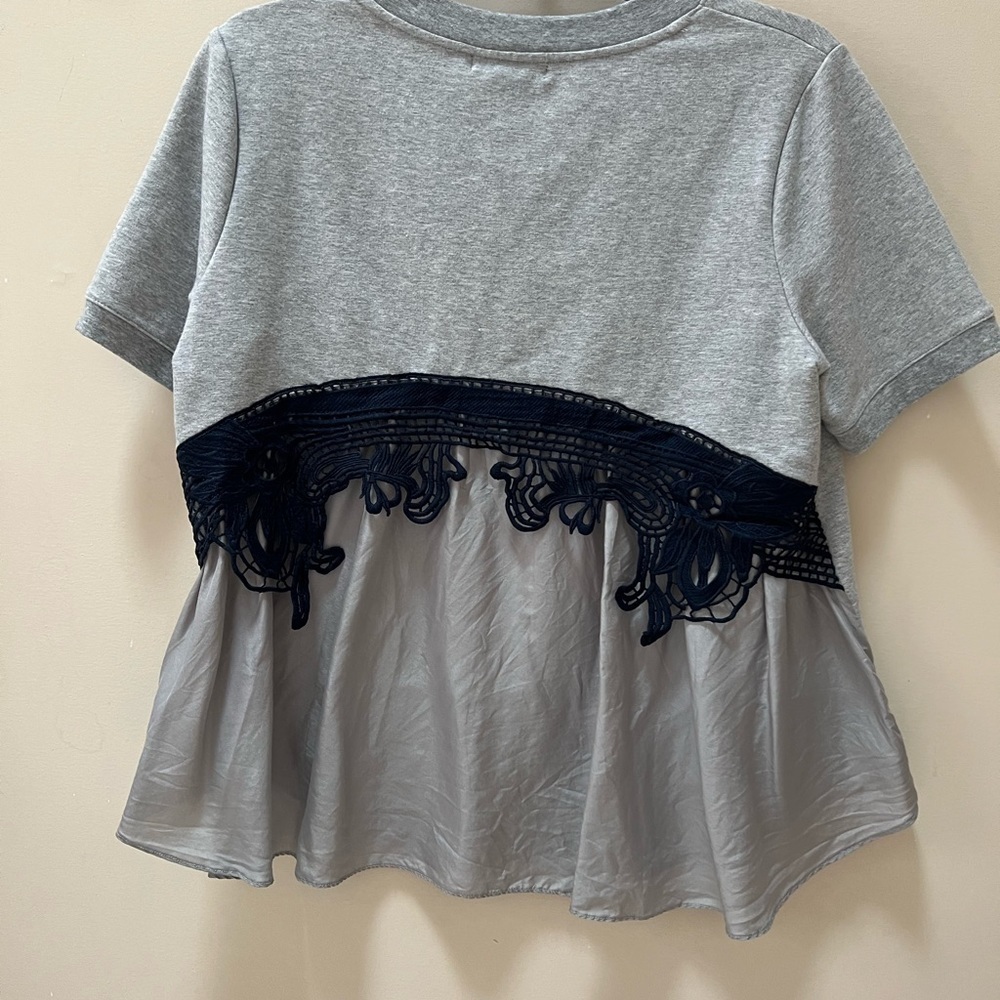 Trouvé gray shortsleeved sweatshirt with flowy hem and navy appliqué size M - Picture 7 of 7